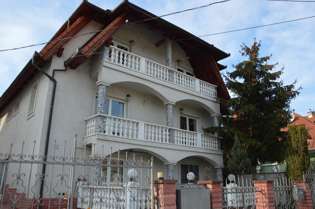 Kristaly Apartman Bed and Breakfast Hévíz Exterior foto
