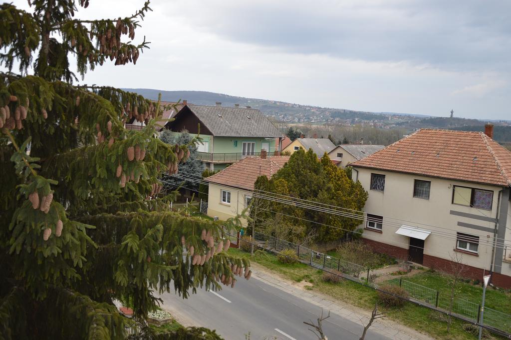 Kristaly Apartman Bed and Breakfast Hévíz Exterior foto