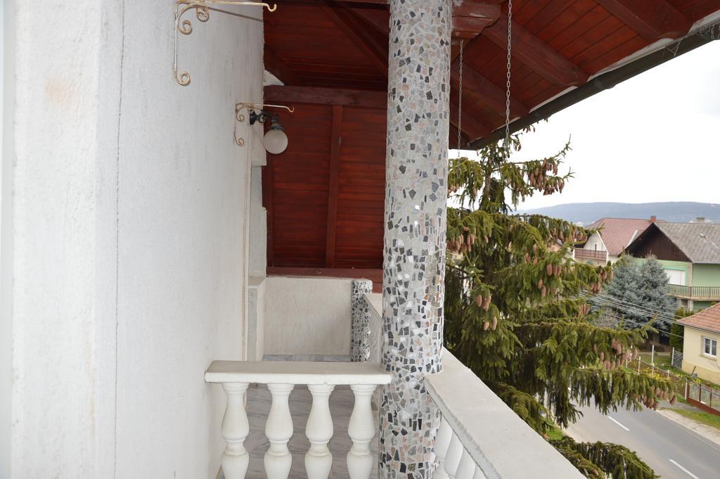 Kristaly Apartman Bed and Breakfast Hévíz Exterior foto