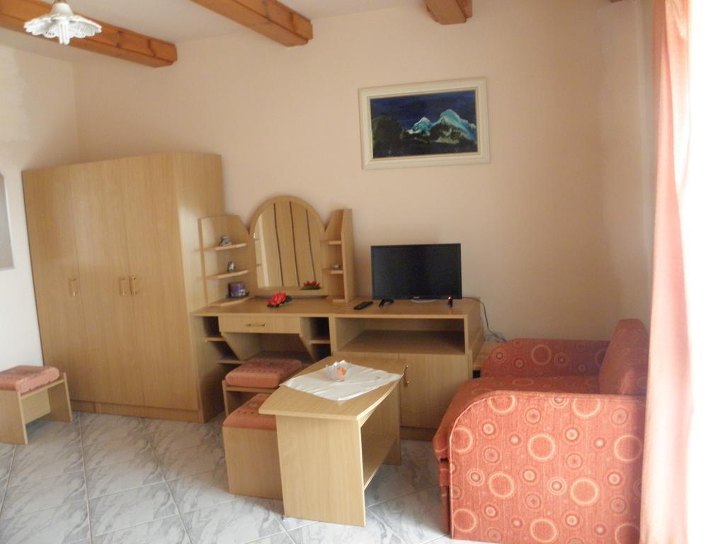 Kristaly Apartman Bed and Breakfast Hévíz Exterior foto