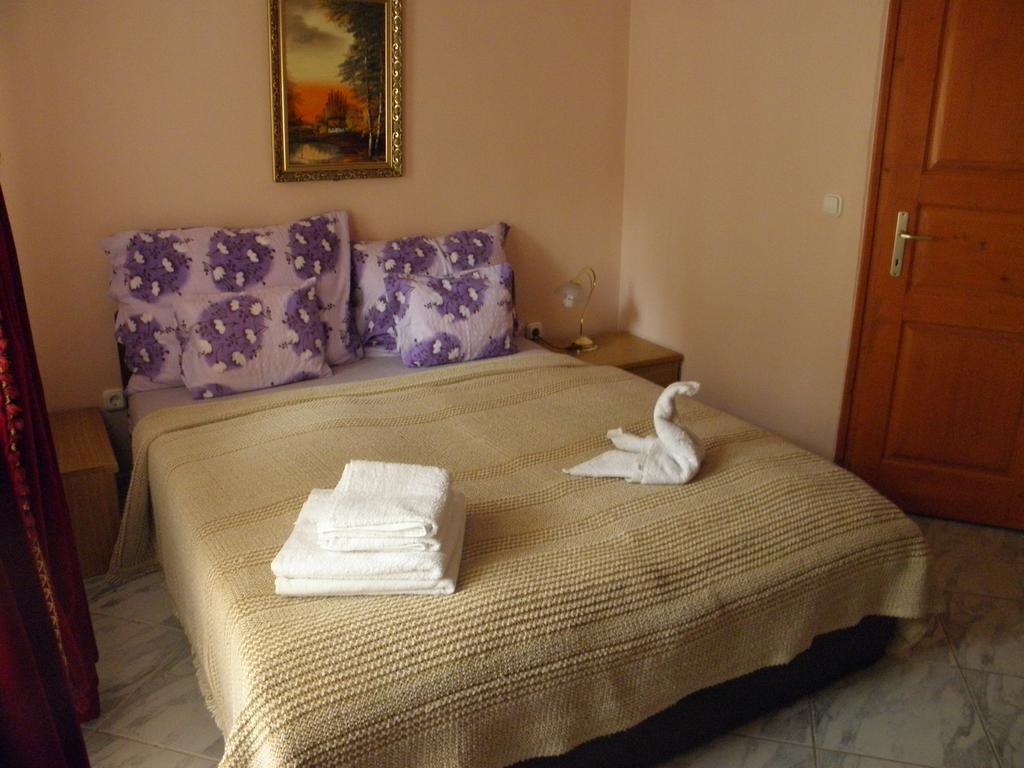 Kristaly Apartman Bed and Breakfast Hévíz Exterior foto