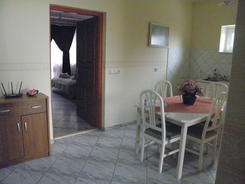 Kristaly Apartman Bed and Breakfast Hévíz Exterior foto