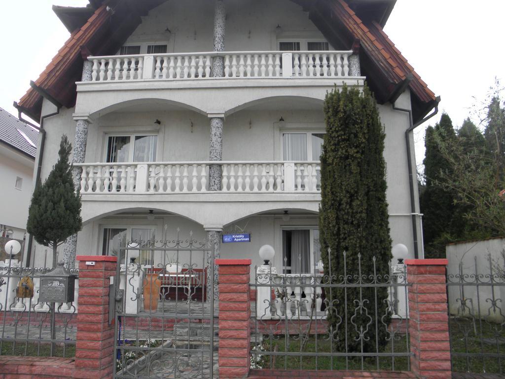 Kristaly Apartman Bed and Breakfast Hévíz Exterior foto